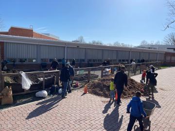 Volunteers moving woodchips at the Abingdon Garden
